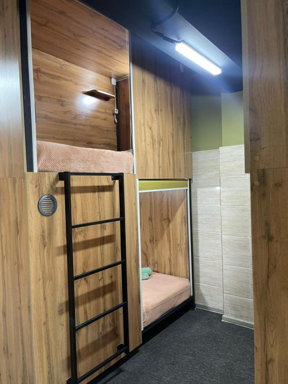 Hostel Kochevnik Capsule Hotel Almatî Exterior foto
