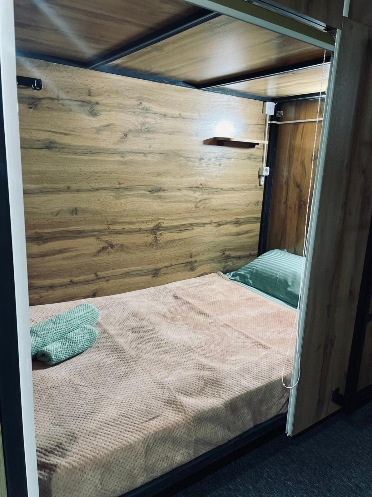 Hostel Kochevnik Capsule Hotel Almatî Exterior foto