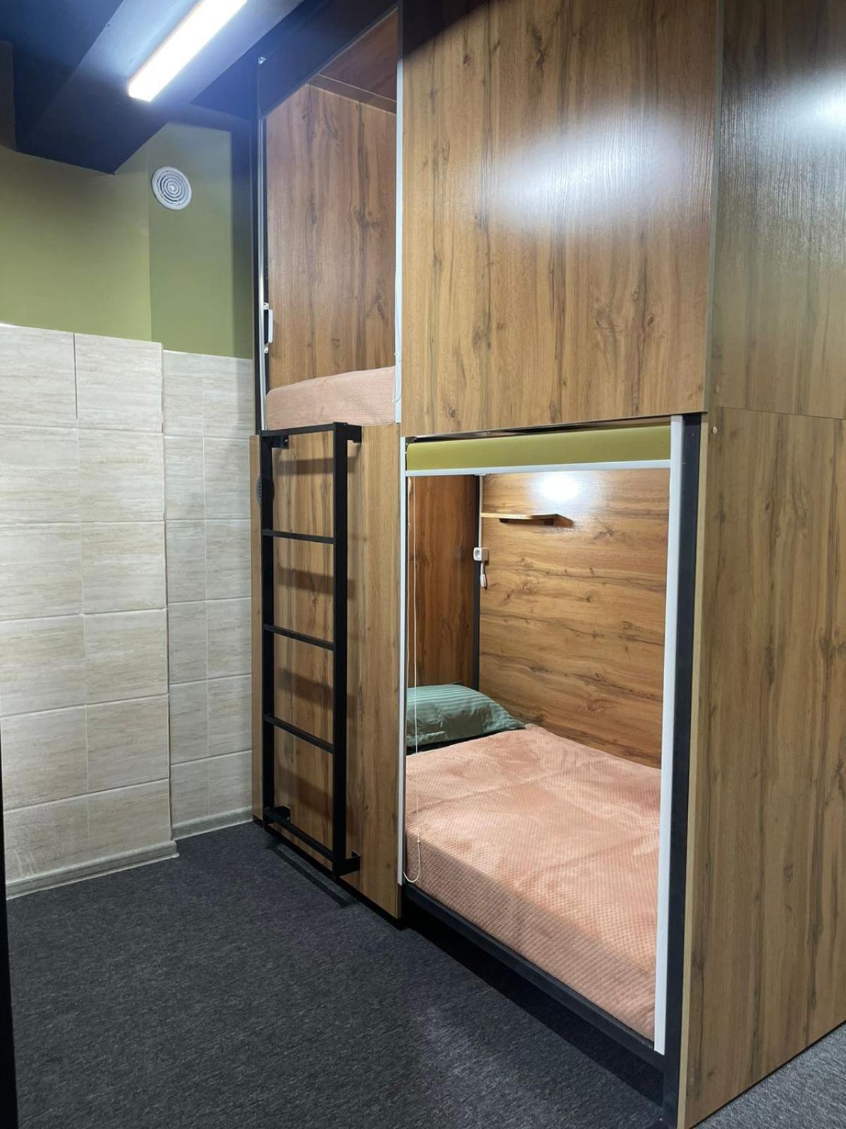 Hostel Kochevnik Capsule Hotel Almatî Exterior foto