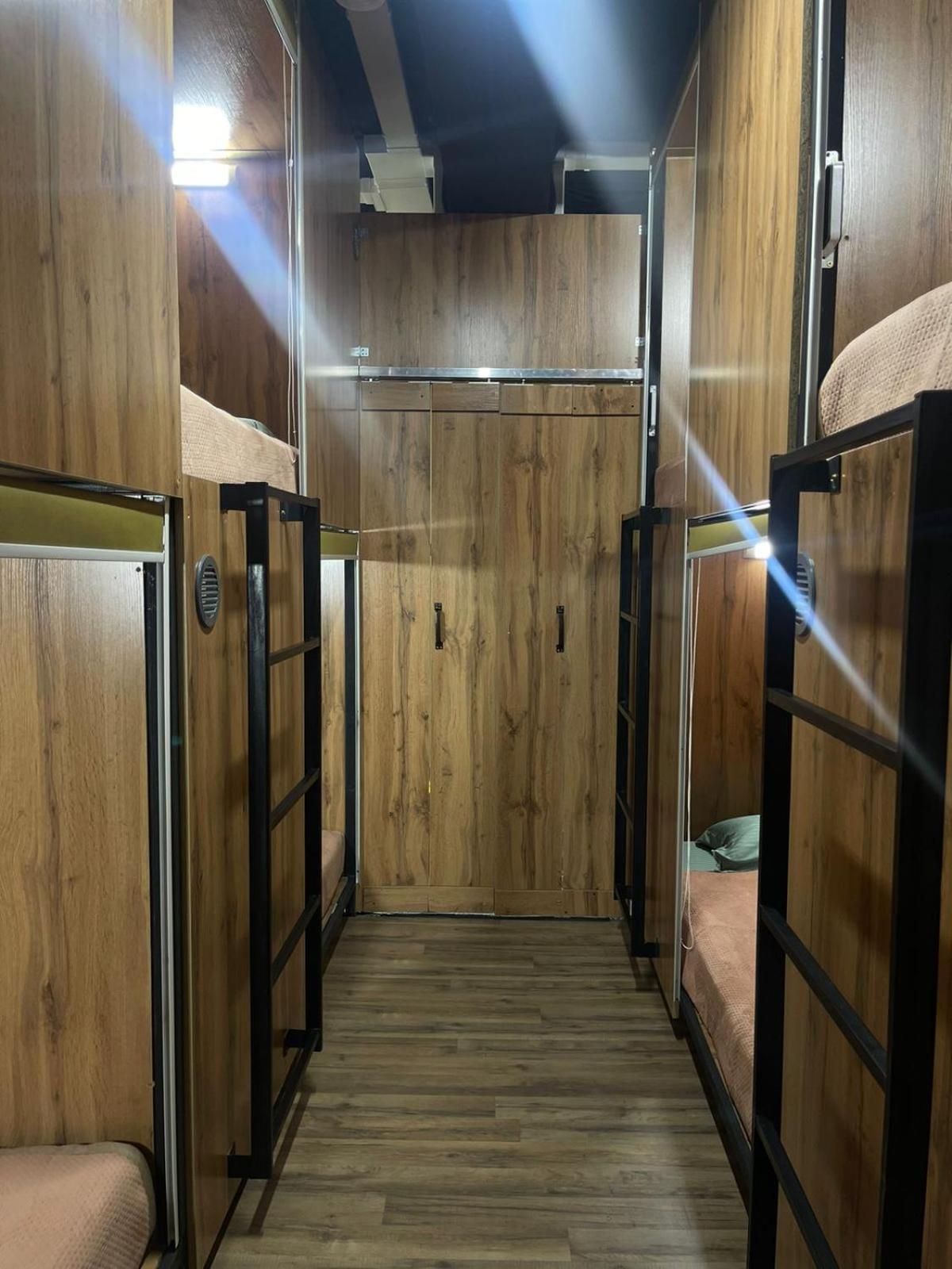 Hostel Kochevnik Capsule Hotel Almatî Exterior foto