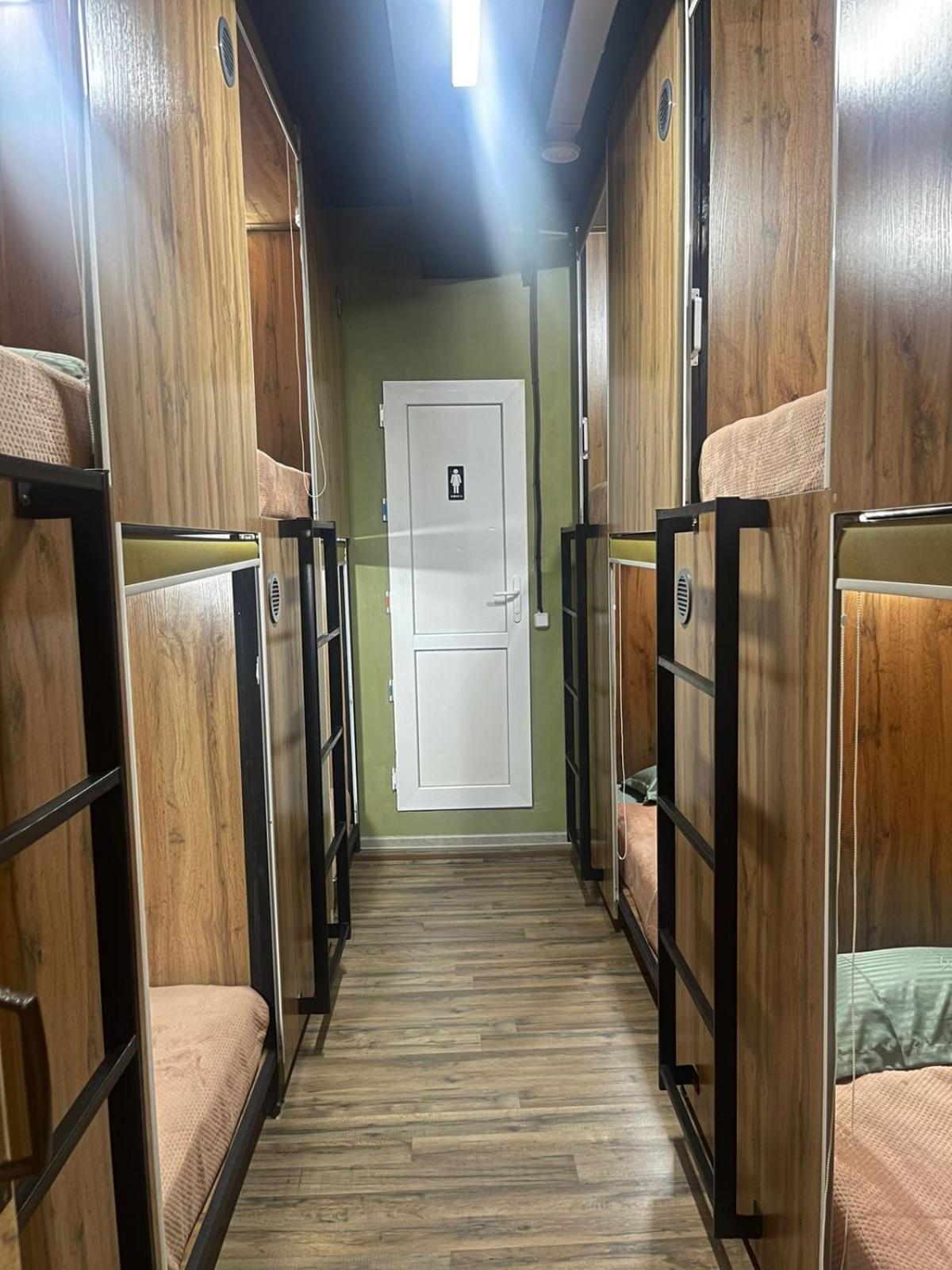 Hostel Kochevnik Capsule Hotel Almatî Exterior foto